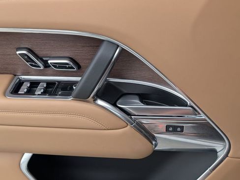 Used 2025 Land Rover Range Rover Long Wheelbase SE image 25