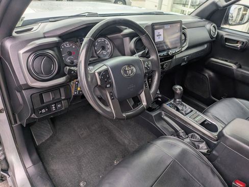 Used 2019 Toyota Tacoma TRD Off-Road AWD/4WD image 16