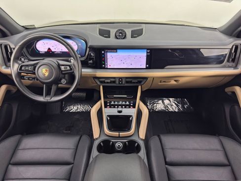 Used 2024 Porsche Cayenne w/ Sport Chrono Package image 13