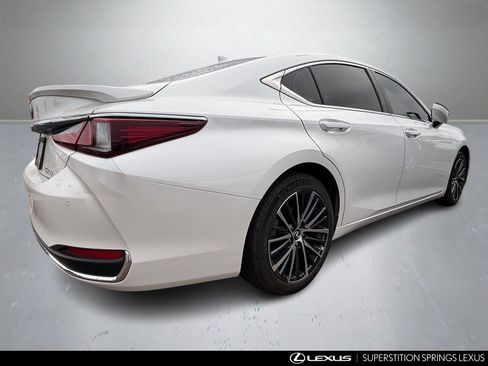 Used 2023 Lexus ES 300h w/ Premium Package image 3