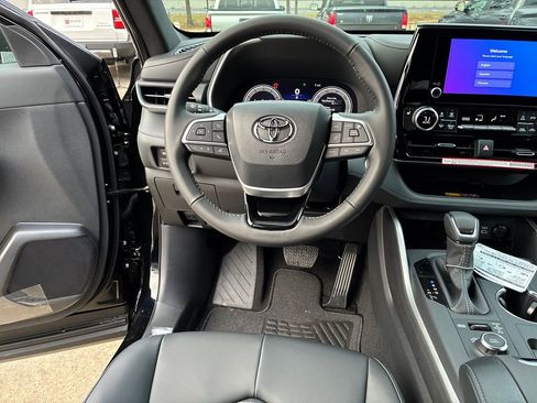 New 2026 Toyota Highlander XSE image 21