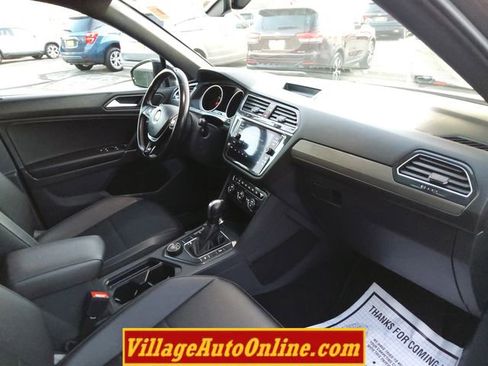 Used 2020 Volkswagen Tiguan SE R-Line image 30