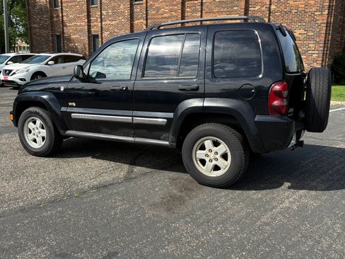 Used 2006 Jeep Liberty Sport AWD/4WD image 30