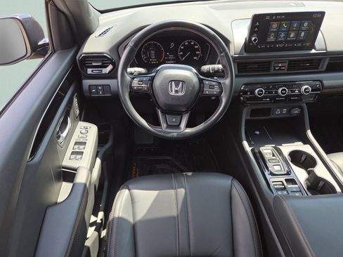 Used 2025 Honda Pilot TrailSport image 4
