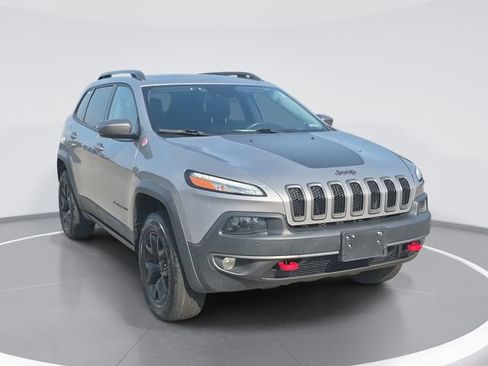 Used 2018 Jeep Cherokee Trailhawk w/ Quick Order Package 27L AWD/4WD image 1
