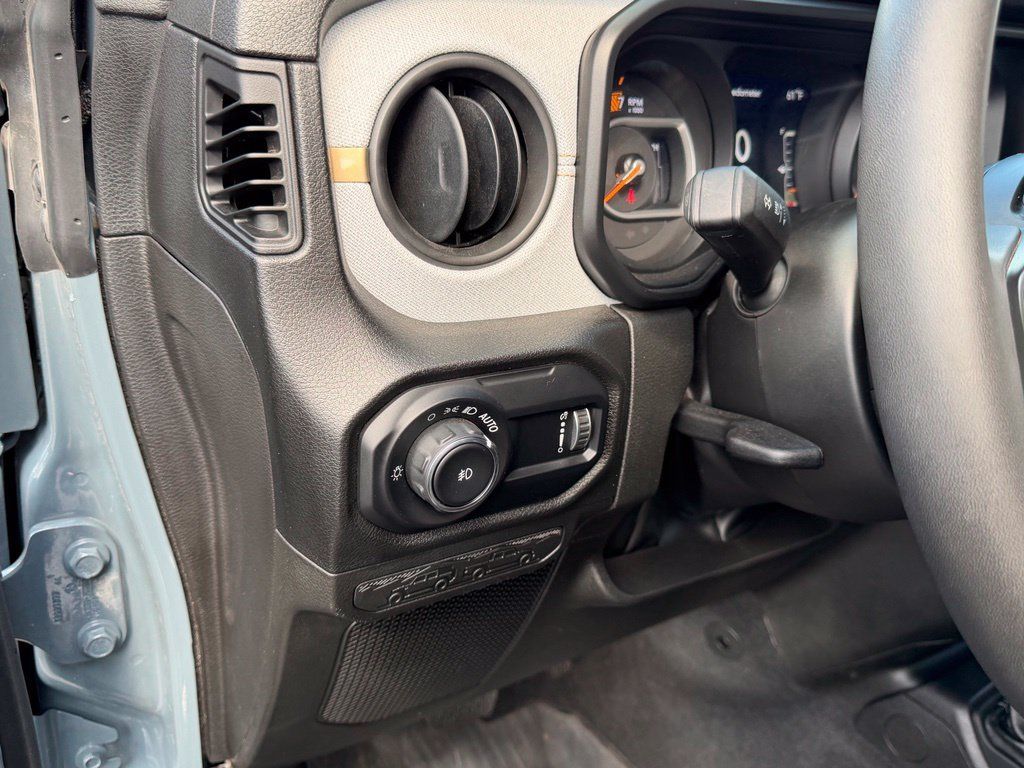 Used 2024 Jeep Wrangler Unlimited Sport AWD/4WD image 16