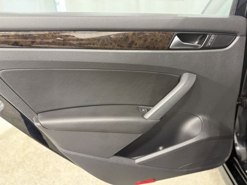 Used 2014 Volkswagen Passat TDI SEL Premium image 22