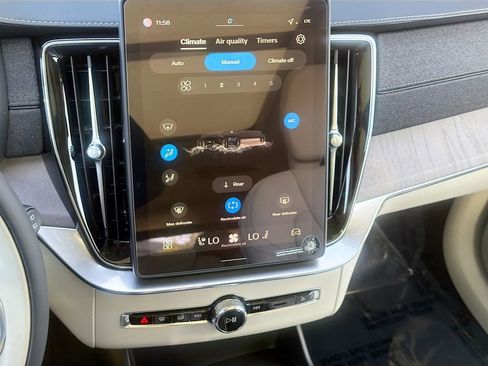 New 2026 Volvo XC90 T8 Ultra w/ Protection Package Premier image 16