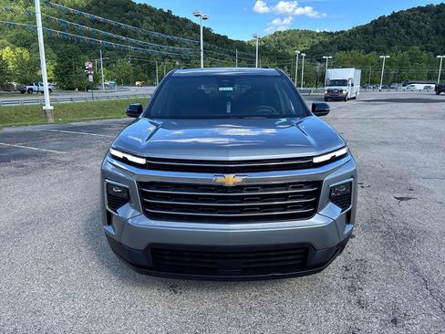 Used 2026 Chevrolet Traverse LT AWD/4WD image 8
