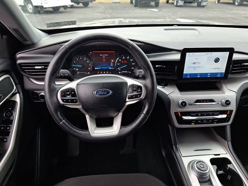 Used 2023 Ford Explorer XLT image 14