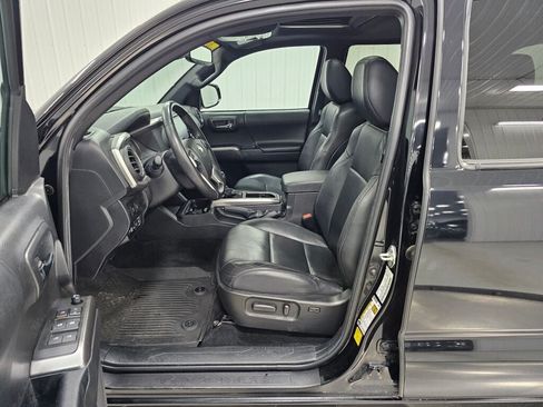 Used 2022 Toyota Tacoma Limited AWD/4WD image 11