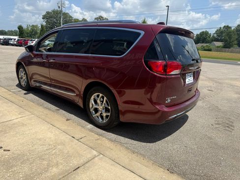 Used 2017 Chrysler Pacifica Limited FWD image 5