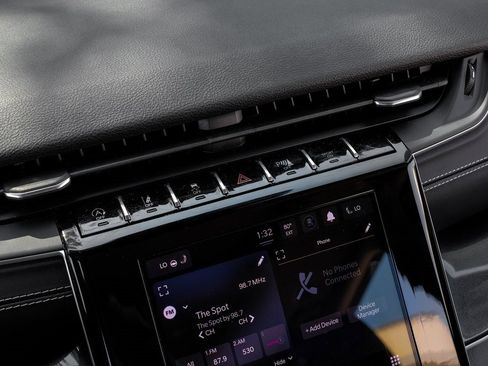 Used 2022 Jeep Grand Cherokee Laredo w/ Luxury Tech Group I image 35