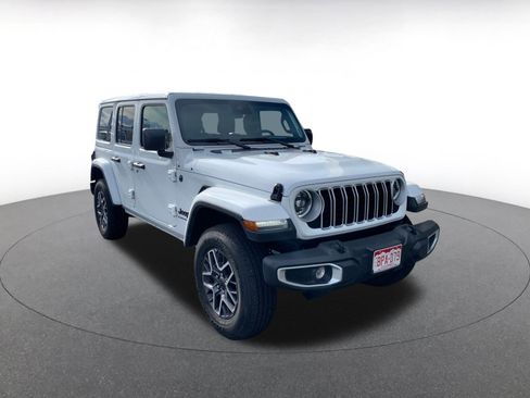 Used 2025 Jeep Wrangler Sahara image 1