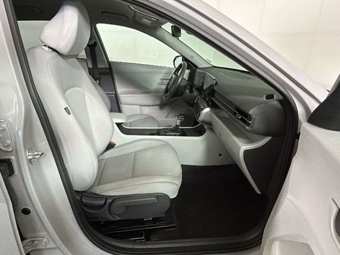 Used 2025 Hyundai Kona SEL FWD image 35