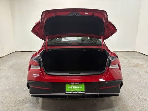 Used 2024 Hyundai Elantra Limited image 9