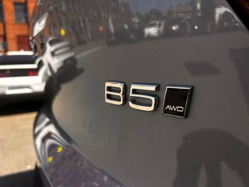 Used 2024 Volvo XC40 B5 Plus w/ Protection Package Premier AWD/4WD image 9