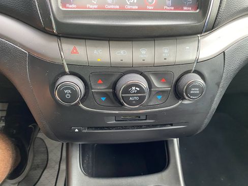 Used 2018 Dodge Journey Crossroad w/ Nav & Sun Group AWD/4WD image 22