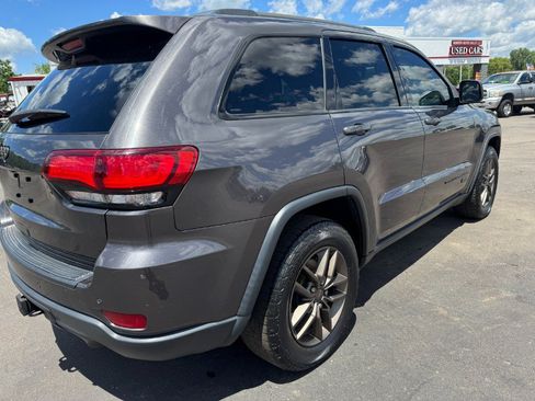 Used 2017 Jeep Grand Cherokee Laredo 75th Anniversary AWD/4WD image 11