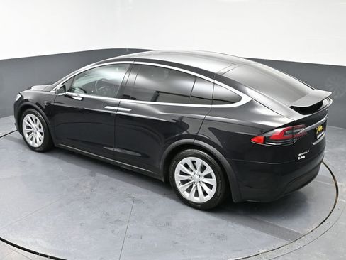 Used 2018 Tesla Model X 75D image 46