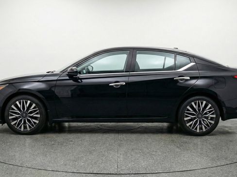 Used 2025 Nissan Altima 2.5 SV image 5