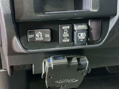 Certified 2017 Toyota Tacoma TRD Sport w/ Tow Package (A/T) AWD/4WD image 10