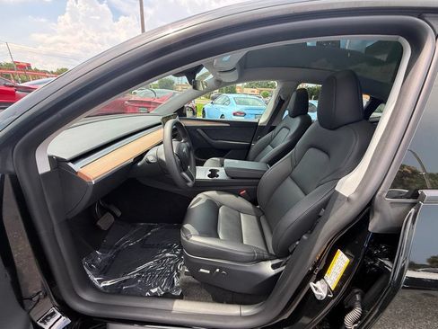 Used 2024 Tesla Model Y Long Range AWD/4WD image 9