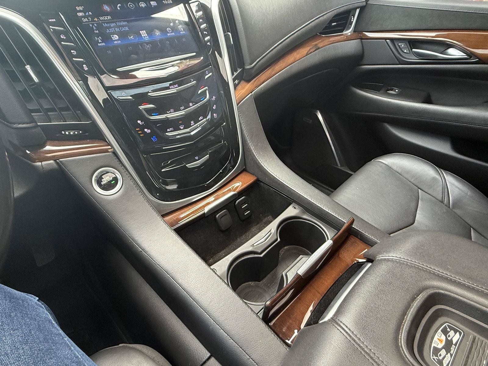 Used 2020 Cadillac Escalade Premium Luxury RWD image 19