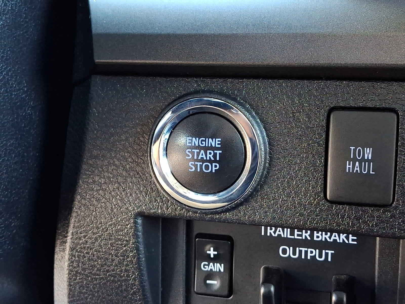 Used 2020 Toyota Tundra SR5 w/ TRD Off-Road Package AWD/4WD image 26