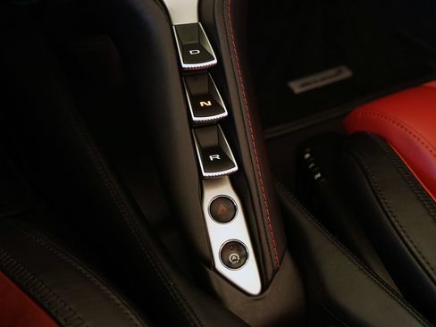 Used 2024 McLaren 750S Spider RWD image 20