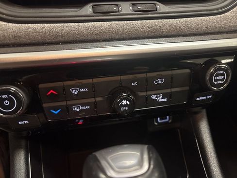 Used 2023 Jeep Compass Latitude image 16