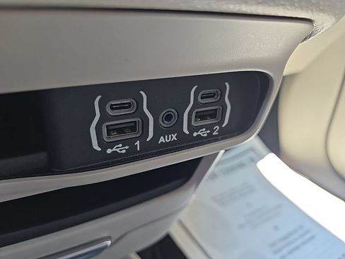 Used 2023 Chrysler Pacifica Touring-L FWD image 56