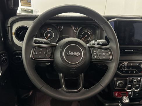 Used 2025 Jeep Wrangler Unlimited Sport AWD/4WD image 4