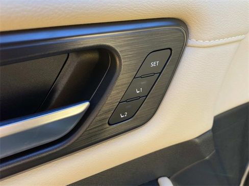 Used 2025 Nissan Armada Platinum image 15