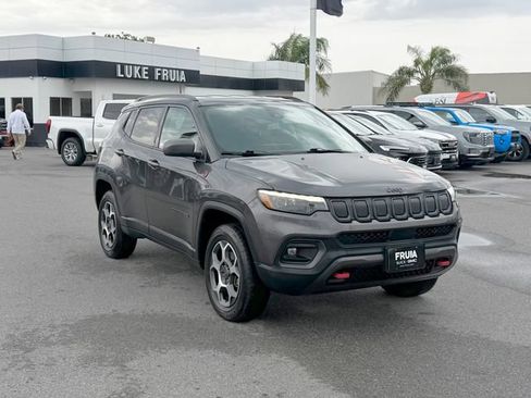 Used 2022 Jeep Compass Trailhawk w/ Trailhawk Elite Group AWD/4WD image 3