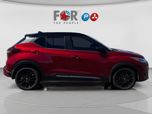 Used 2023 Nissan Kicks SR w/ SR Premium Package FWD image 6