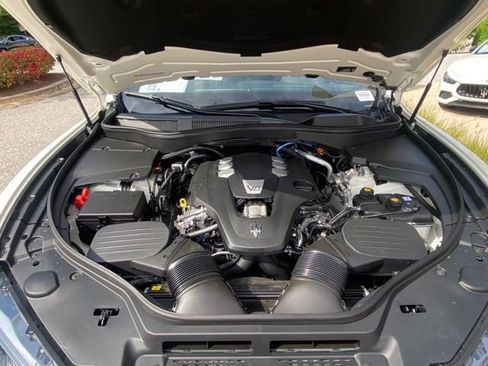 New 2024 Maserati Levante GT Ultima image 10