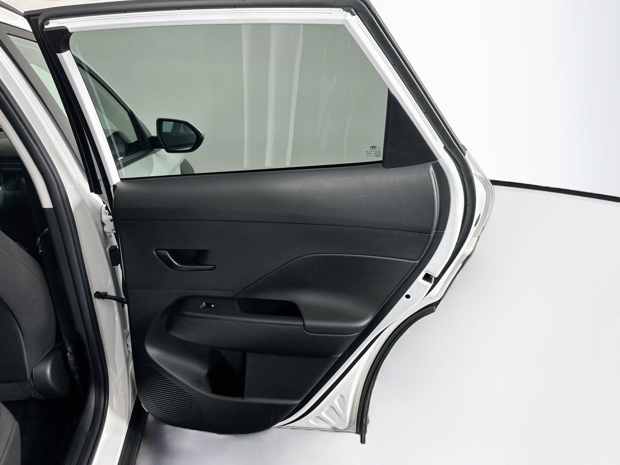 Used 2025 Hyundai Kona SEL FWD image 30