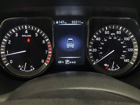 Used 2018 Nissan Titan SV image 23