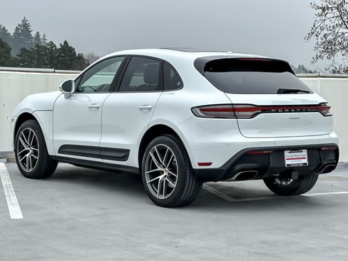 Used 2025 Porsche Macan image 3