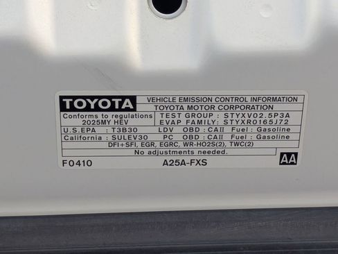 Used 2025 Toyota Camry SE image 24