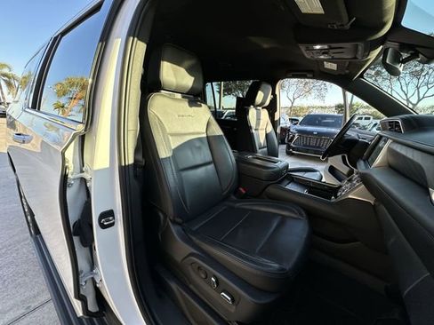 Used 2022 GMC Yukon XL Denali image 32