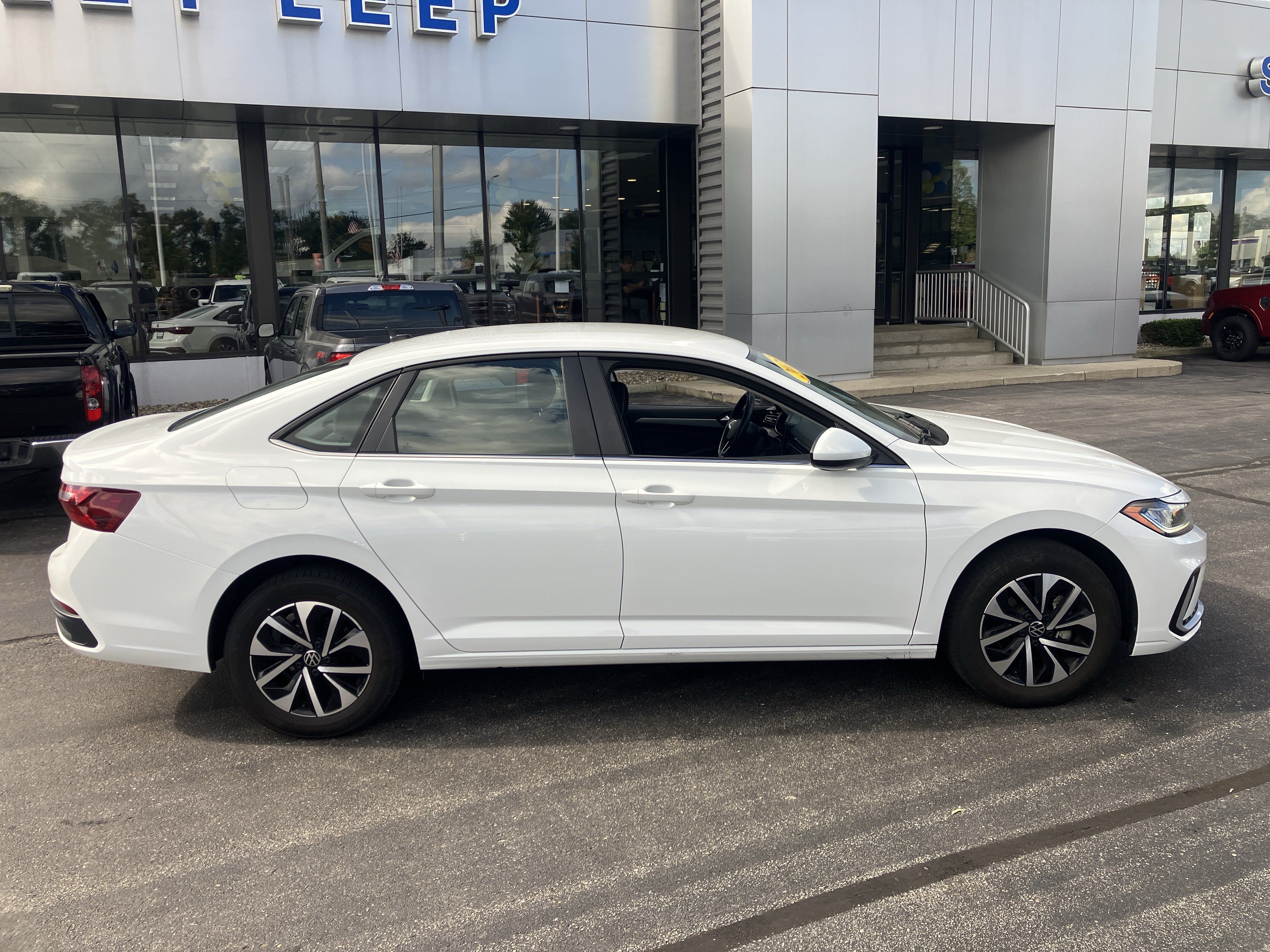 Used 2025 Volkswagen Jetta S FWD image 9