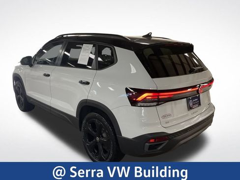 Certified 2025 Volkswagen Taos SE AWD/4WD image 3