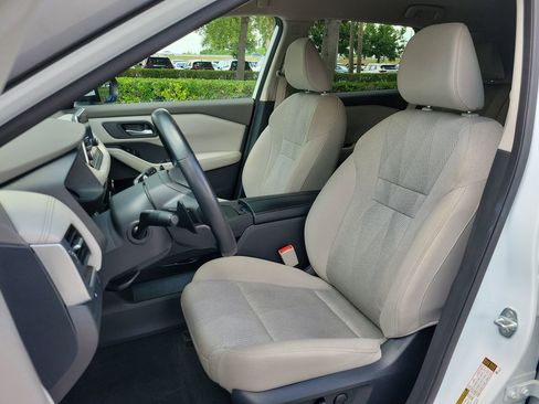 Used 2025 Nissan Rogue SV FWD image 16