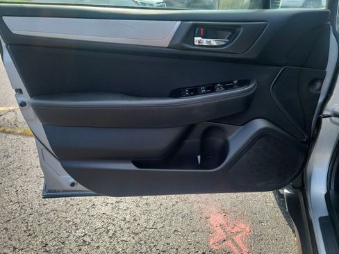 Used 2019 Subaru Outback 2.5i Premium image 2