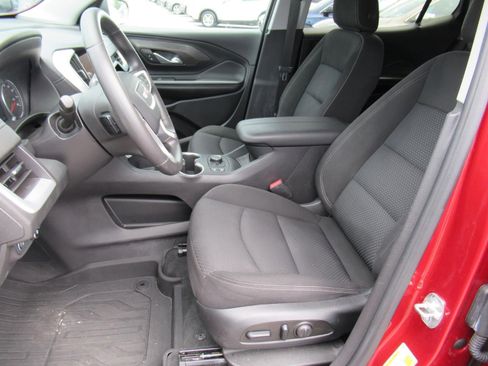 Used 2024 GMC Terrain SLE w/ Driver Convenience Package FWD image 19
