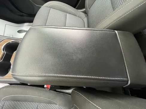 Used 2023 GMC Acadia SLE image 16