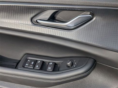 New 2025 Jeep Grand Cherokee Altitude image 16