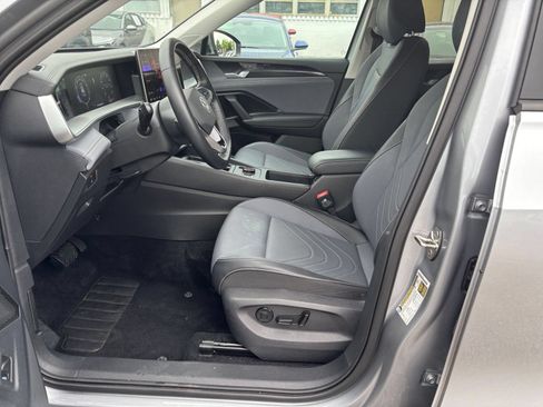 Used 2026 Volkswagen Tiguan SE AWD/4WD image 28